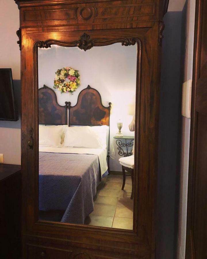 Hotel Le Stanze Del Borgo Nettuno Exterior foto